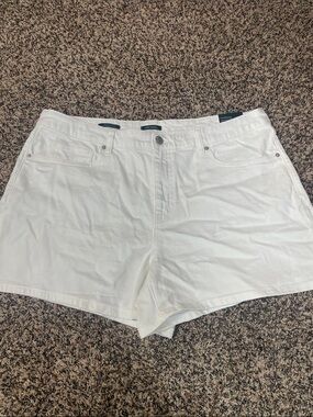 Wild Fable Mid Rise Midi Shorts Crisp White 4” Plus Size 17 | NWT